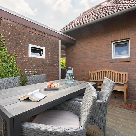 Ferienhaus Haus Am Teich Hooksiel